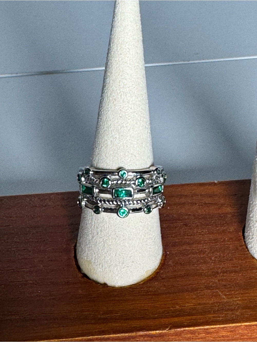 Silver Tone Cable Style Ring Green Stone Statement Band Sizes 6-10